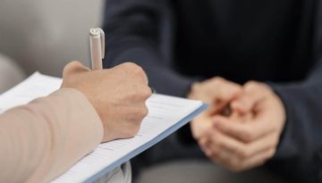 Χρυσή ευκαιρία για ψυχολόγο: Εργασία σε σχολεία, κέντρα & ιδιωτικό τομέα, πλήρης οδηγός καριέρας