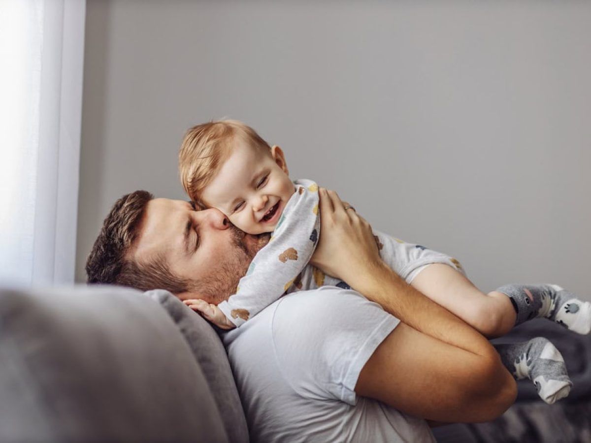 Κλάμα μωρού: Γιατί οι μπαμπάδες δεν το ακούνε τη νύχτα;