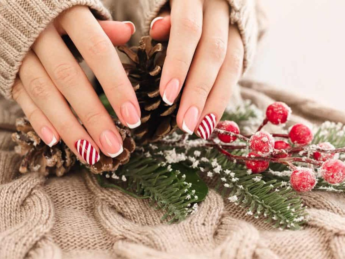 Candy cane nails: Το πιο γλυκό και γιορτινό μανικιούρ του χειμώνα
