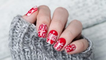 Snowflake nails: Το πιο chic mani trend της σεζόν