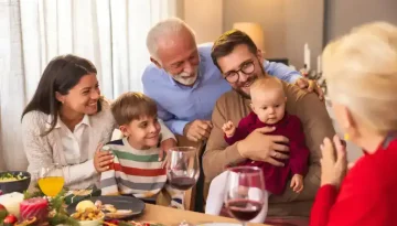 Χριστούγεννα με μωρό και οικογενειακές επισκέψεις: Ο απόλυτος οδηγός επιβίωσης χωρίς… νευρικό κλονισμό