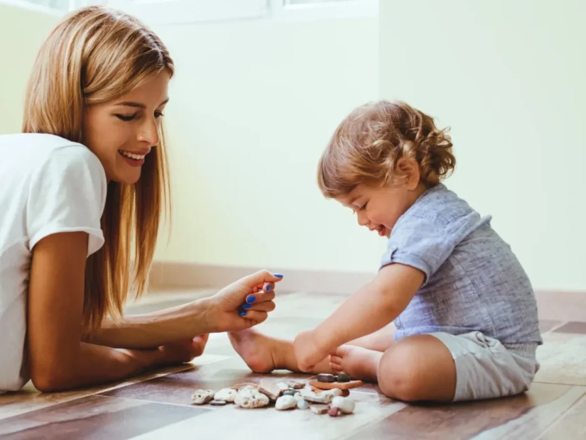 Γιατί τα 10 λεπτά ήρεμου παιχνιδιού στο πάτωμα είναι ευεργετικά για το παιδί