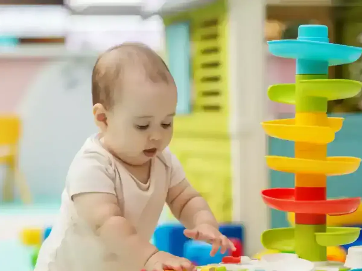 Πότε τα μωρά αρχίζουν να βλέπουν χρώματα και πώς τα ξεχωρίζουν;