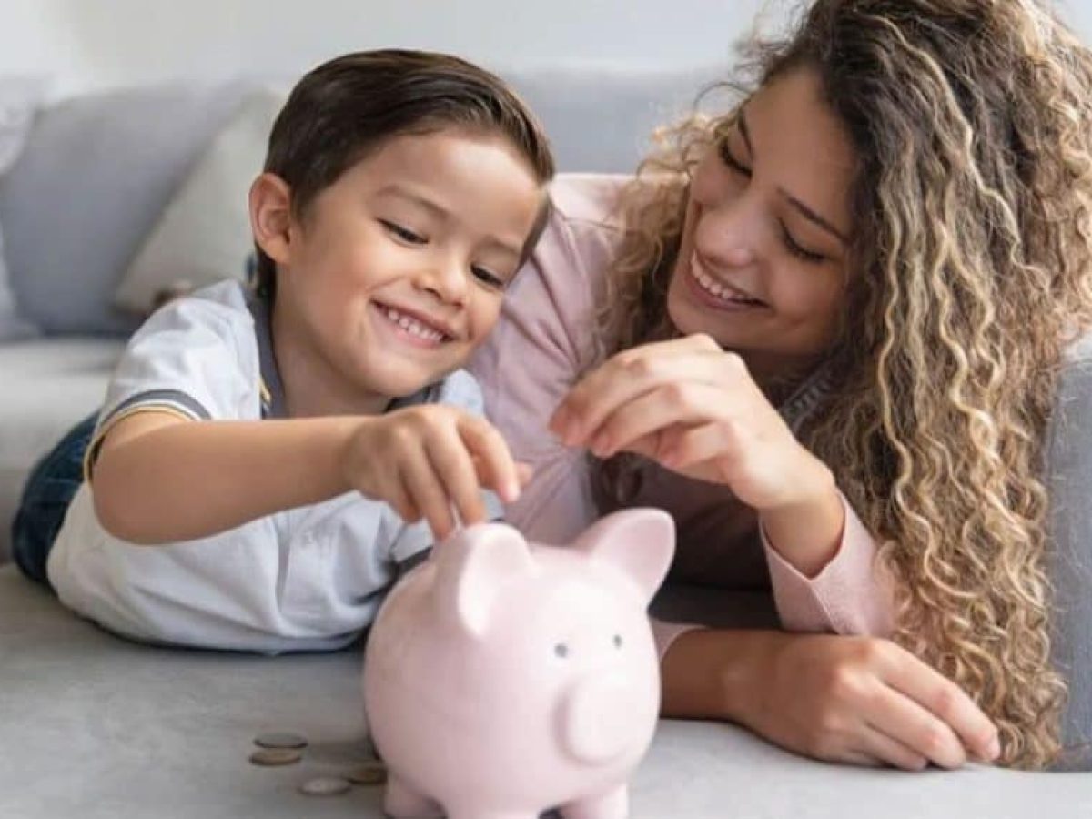 Τα χρήματα δεν «ξεφυτρώνουν»: Τα πιο πολύτιμα οικονομικά μαθήματα για τα παιδιά