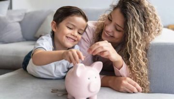 Τα χρήματα δεν «ξεφυτρώνουν»: Τα πιο πολύτιμα οικονομικά μαθήματα για τα παιδιά