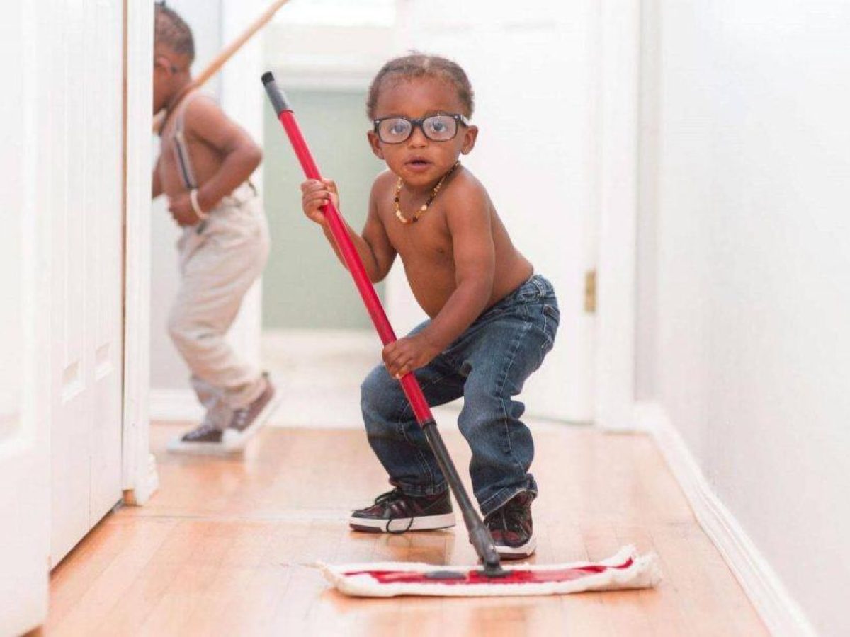Τι δουλειές μπορεί να κάνει στο σπίτι ένα παιδί ανά ηλικία
