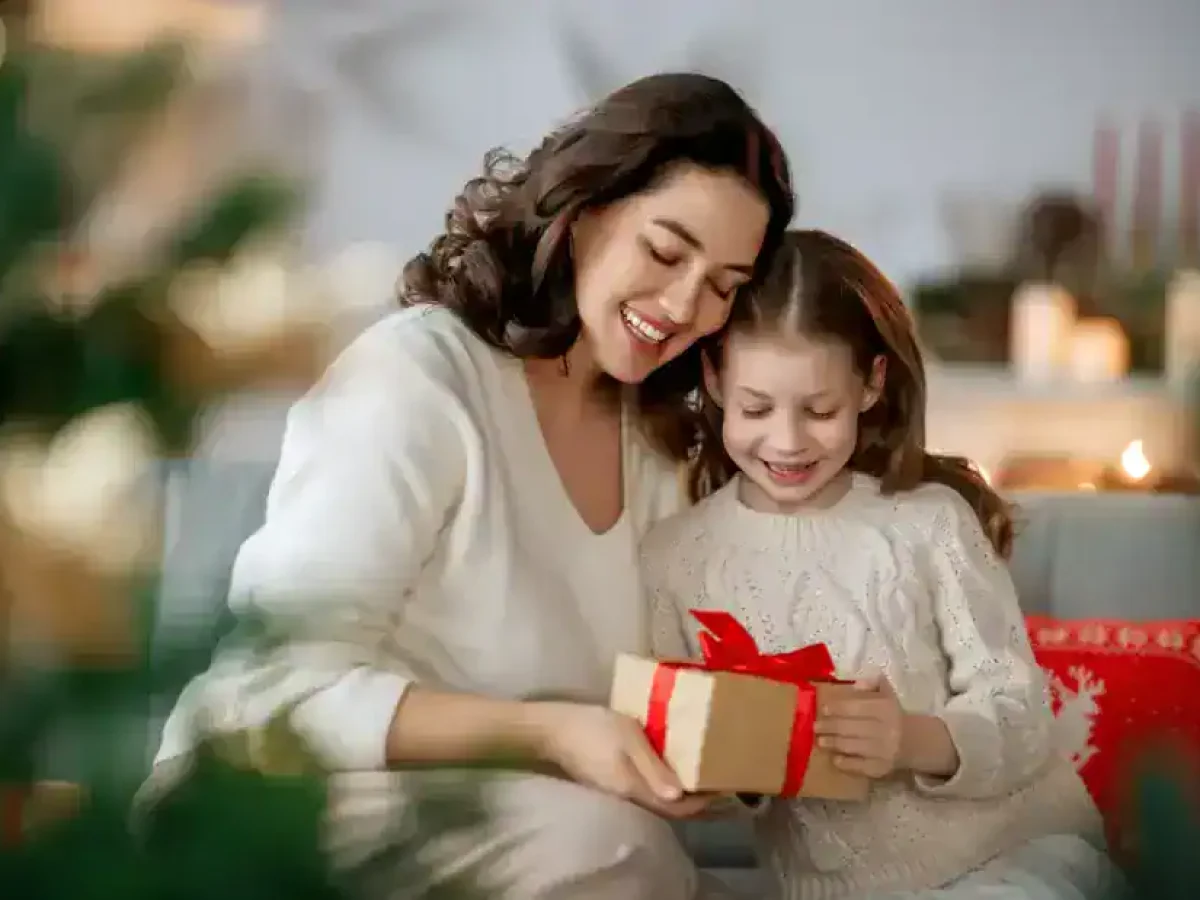 Το παιδί ζητά ακριβό δώρο από τον Άγιο Βασίλη: Πώς να το χειριστείτε μέσα από το παράδειγμα μίας ψυχολόγου