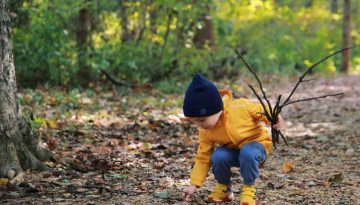 Αγκαλιάζοντας τη φύση: Πώς να ενισχύσετε τη σύνδεση του παιδιού σας με το περιβάλλον