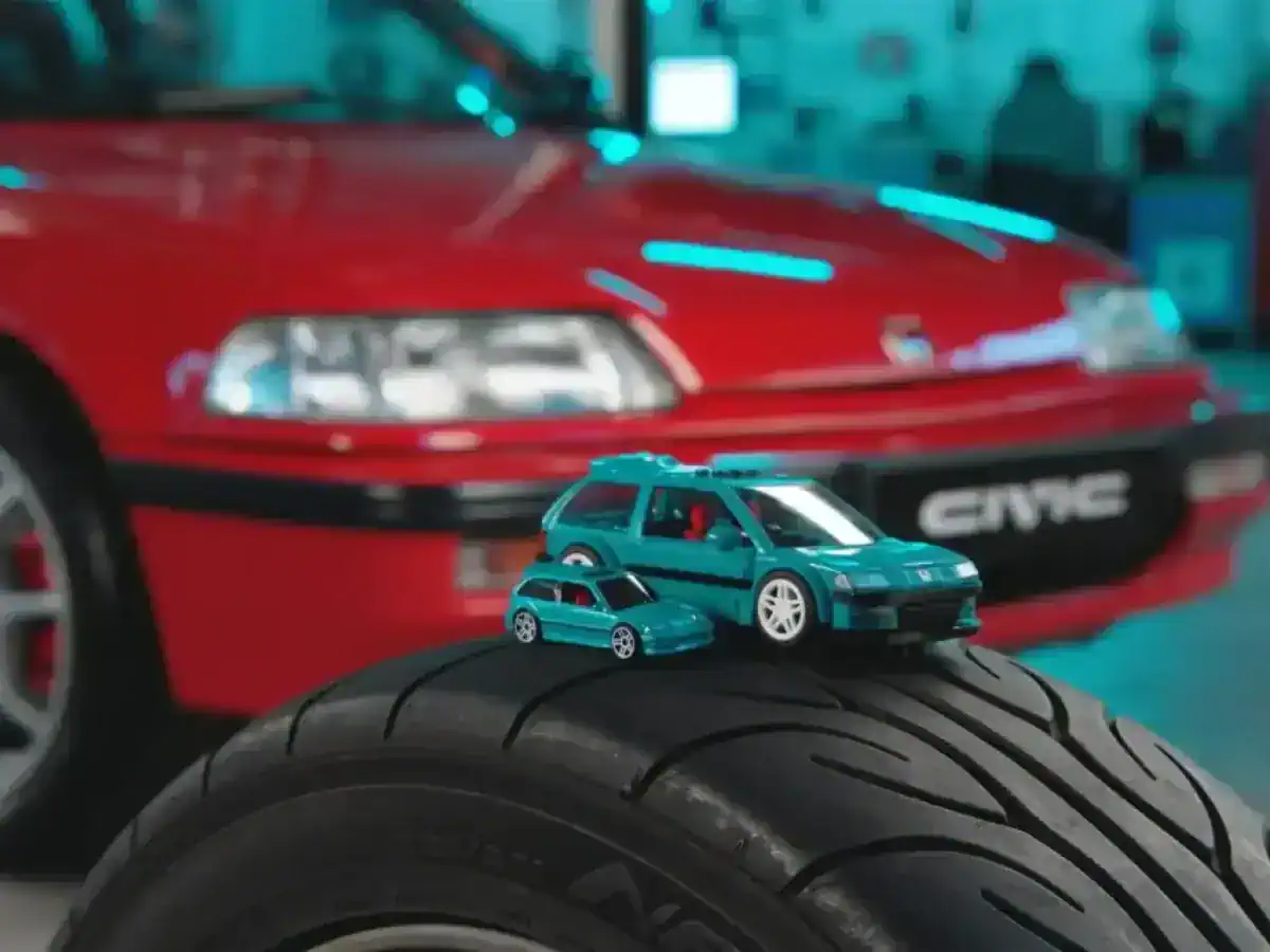 H Mattel Brick Shop&trade; &kappa;&alpha;&iota; &tau;&alpha; Hot Wheels&reg; &pi;&alpha;&rho;&omicron;&upsilon;&sigma;&iota;ά&zeta;&omicron;&upsilon;&nu; &delta;ύ&omicron; &epsilon;&mu;&beta;&lambda;&eta;&mu;&alpha;&tau;&iota;&kappa;ά &mu;&omicron;&nu;&tau;έ&lambda;&alpha; Honda