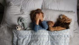 Night-terrors-giati-to-pedi
