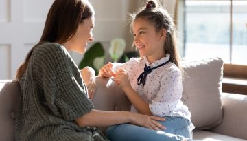 Overparenting: Μήπως το… παρακάνουν οι σημερινοί γονείς;