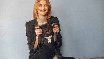 Pet Sitting σαν επάγγελμα: Πόσο μπορείς να κερδίσεις και πώς να ξεκινήσεις