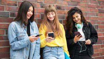 Smartphones: Πολύ συχνή η χρήση τους στα σχολεία