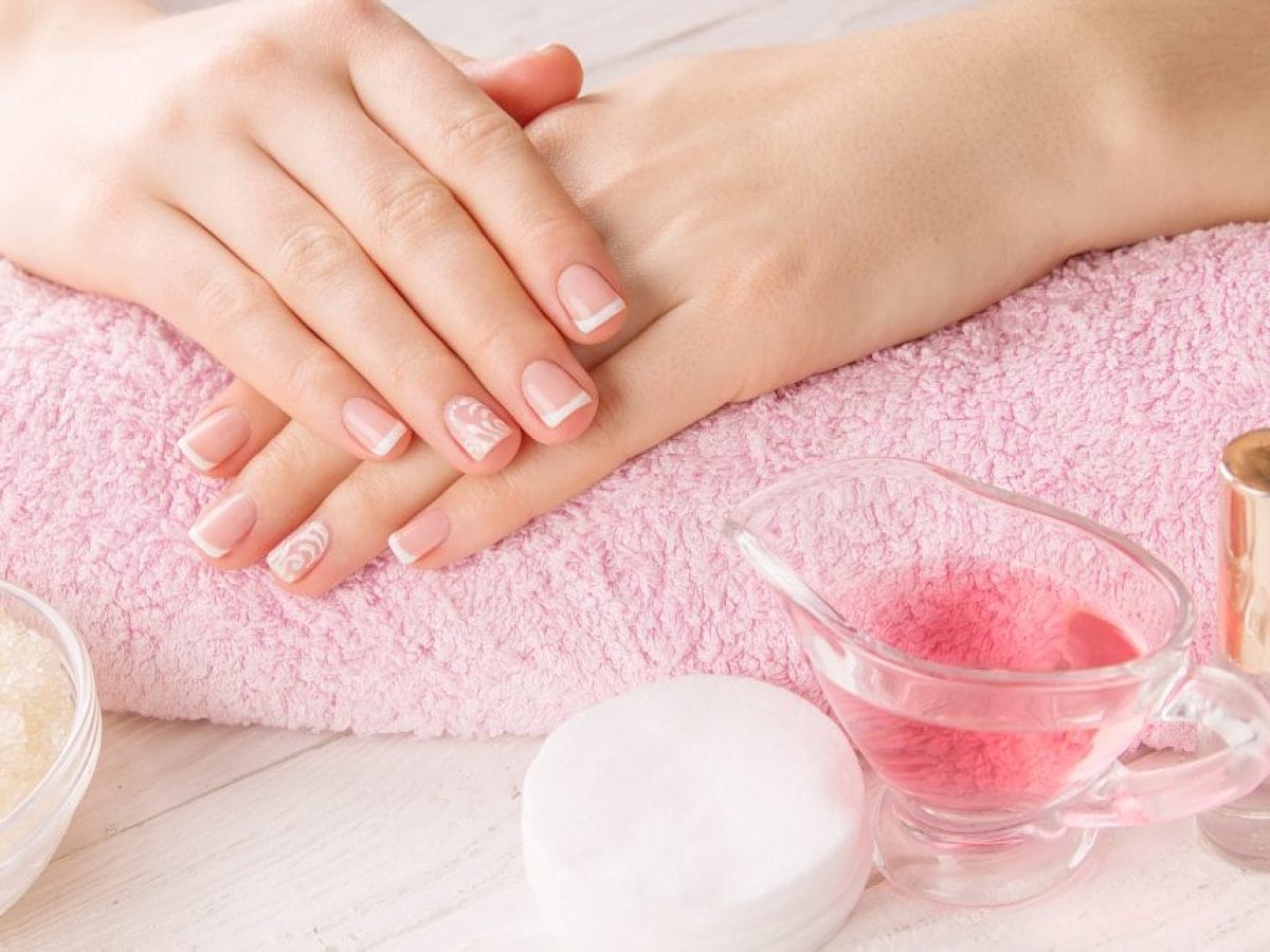 Straight French Manicure: Η νέα εκδοχή του γαλλικού που αξίζει να δοκιμάσετε