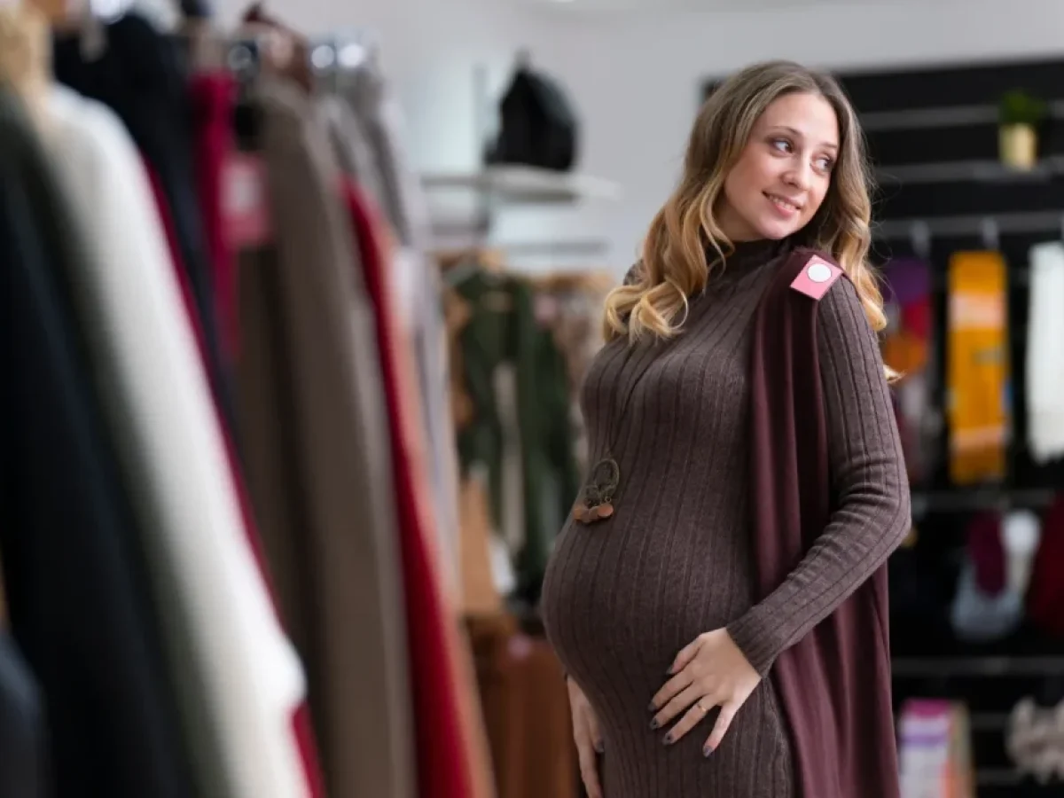 Δυσκολεύεσαι με τα νούμερα των ρούχων εγκυμοσύνης; Δες πώς θα βρεις το σωστό μέγεθος