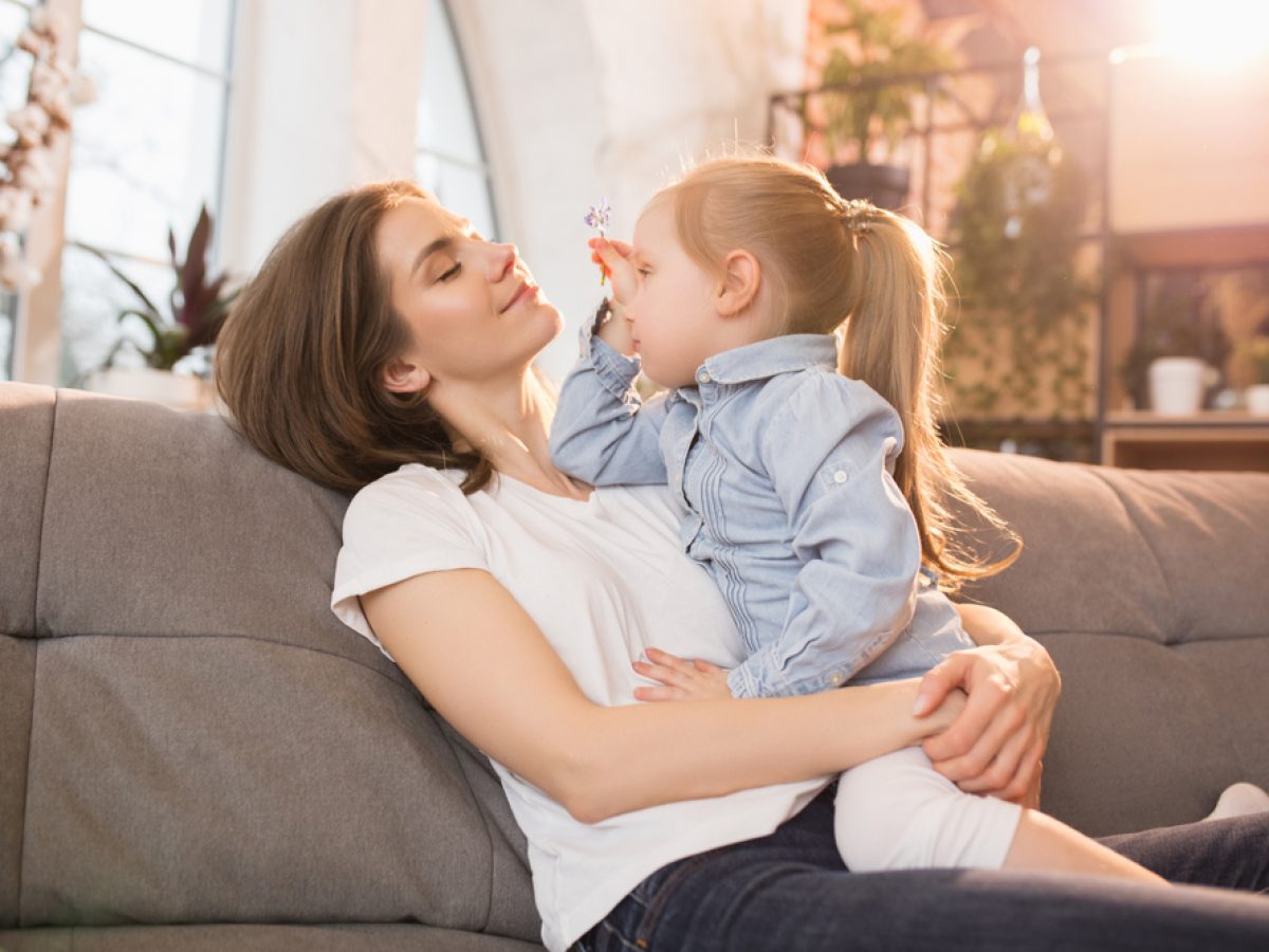 Ένα «μπράβο» ή ένα δώρο; Τι βοηθά πραγματικά το παιδί;