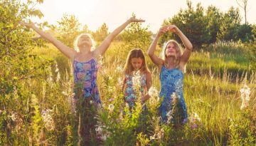 Γιατί τα κορίτσια μπαίνουν στην εφηβεία όλο και νωρίτερα – Ποιοι είναι οι κίνδυνοι