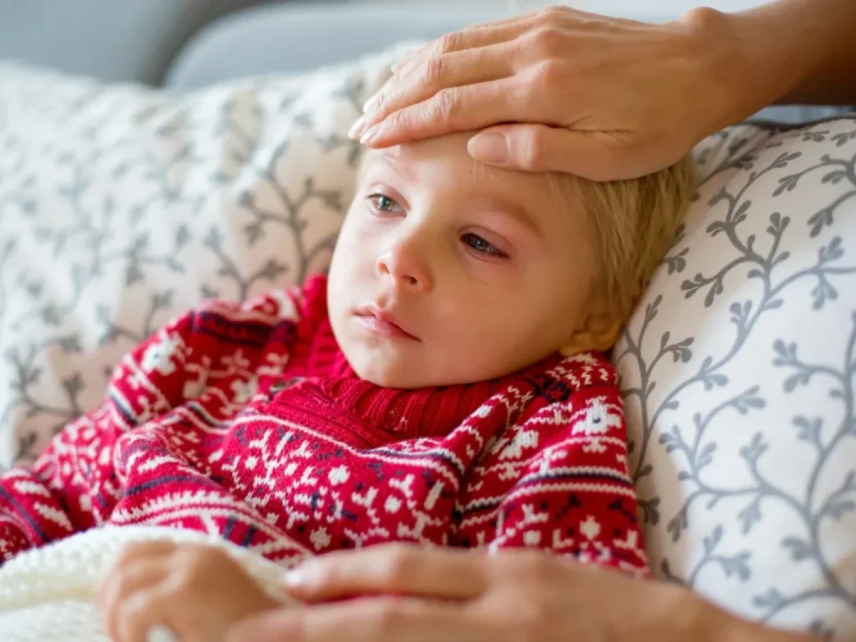 Γρίπη και ιώσεις σε έξαρση: Τι πρέπει να προσέχουν οι γονείς