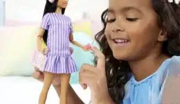 i-Barbie-agkaliazi-ti-diaforetikotita