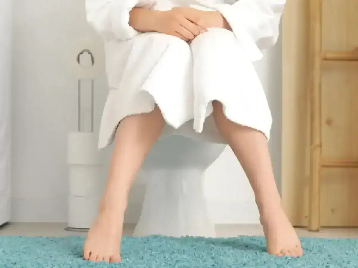 Καφέ εκκρίσεις πριν ή μετά την περίοδο: Τι μπορεί να σημαίνουν για την υγεία και τη γονιμότητά σου;