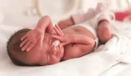mia-sigkinitiki-istoria-prooraki-ezise
