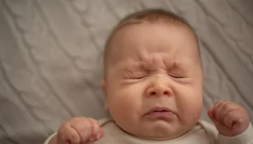 Προσοχή, εξωφρενικές δόσεις γλύκας! Νεογέννητα φταρνίζονται και «γονατίζουν» το διαδίκτυο