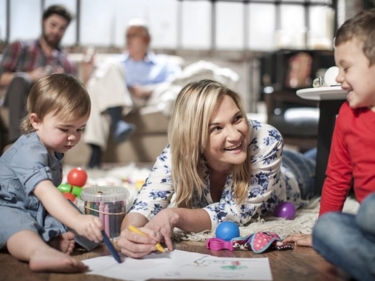 Ψηφιακός «επαναπροσδιορισμός»: 7 απλοί τρόποι να αλλάξετε τις σχέσεις της οικογένειάς σας με τις οθόνες το 2026