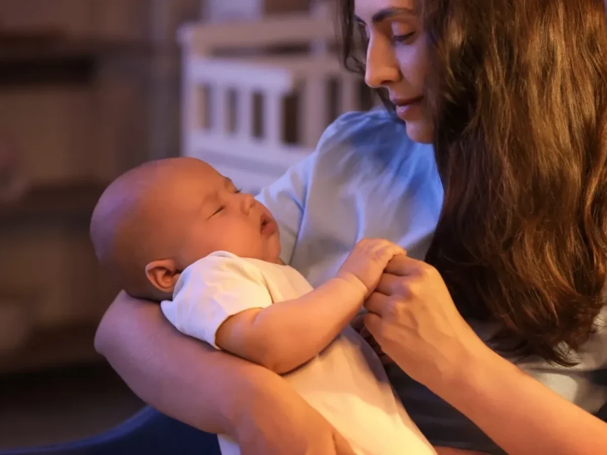 Σύνδρομο της δεύτερης νύχτας: Γιατί το δεύτερο βράδυ με το νεογέννητο μπορεί να είναι δύσκολο;