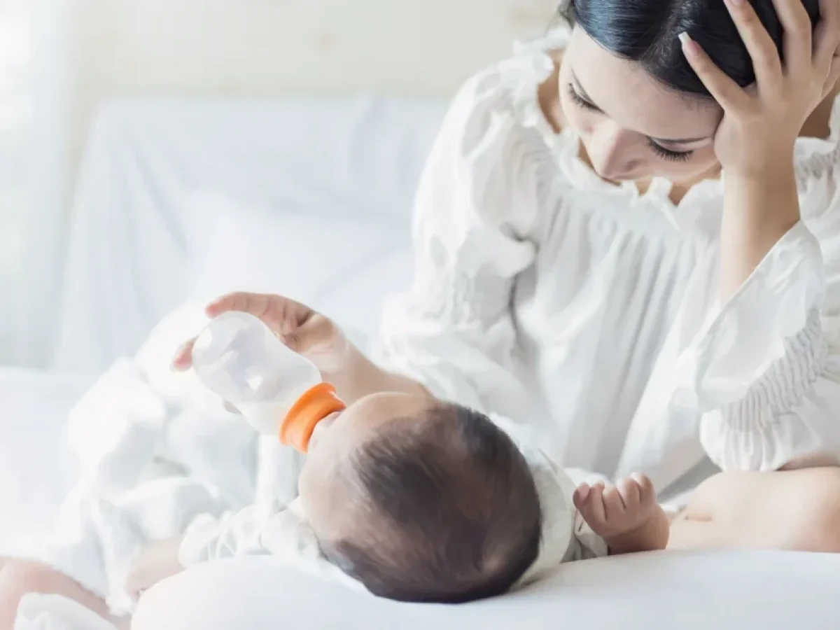 1 στις 3 νέες μαμάδες δεν έχει τη δική της δίπλα της – Τι «αποτύπωμα» αφήνει