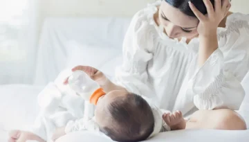 1 στις 3 νέες μαμάδες δεν έχει τη δική της δίπλα της – Τι «αποτύπωμα» αφήνει