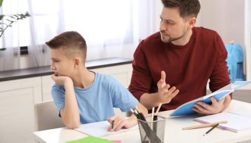 10 ενδείξεις ότι είστε πολύ σκληροί με το παιδί σας και πώς να το βελτιώσετε, σύμφωνα με τους ψυχολόγους