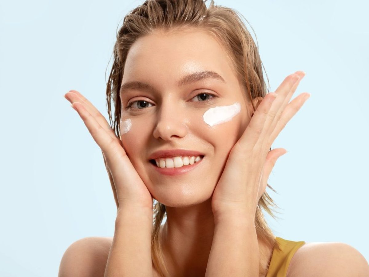 3 βήματα που μπορείτε να κάνετε πριν τον ύπνο για σφριγηλό και νεανικό δέρμα