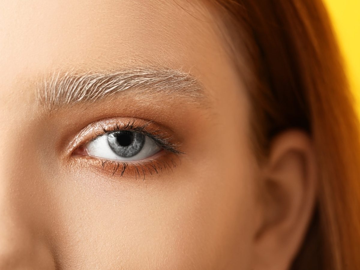 Bleached brows: Η νούμερο 1 τάση στο μακιγιάζ αυτήν τη στιγμή