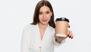Espresso Brunette: Το πιο trending χρώμα μαλλιών και πώς θα το υιοθετήσετε