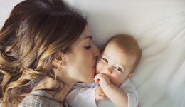 Nea-mama-i-aipnia-sas