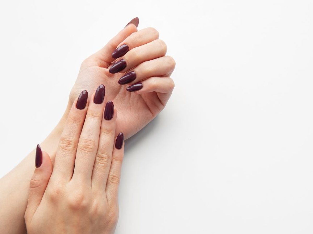 Αυτά είναι τα top 5 χρώματα νυχιών για το 2026 σύμφωνα με το Pinterest