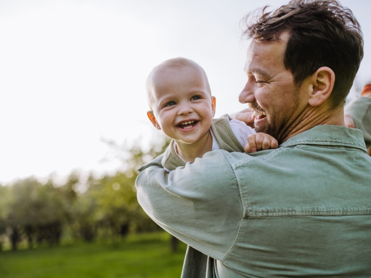 Μπαμπάδες: Η ζεστασιά προς το μωρό βοηθά την υγεία τους