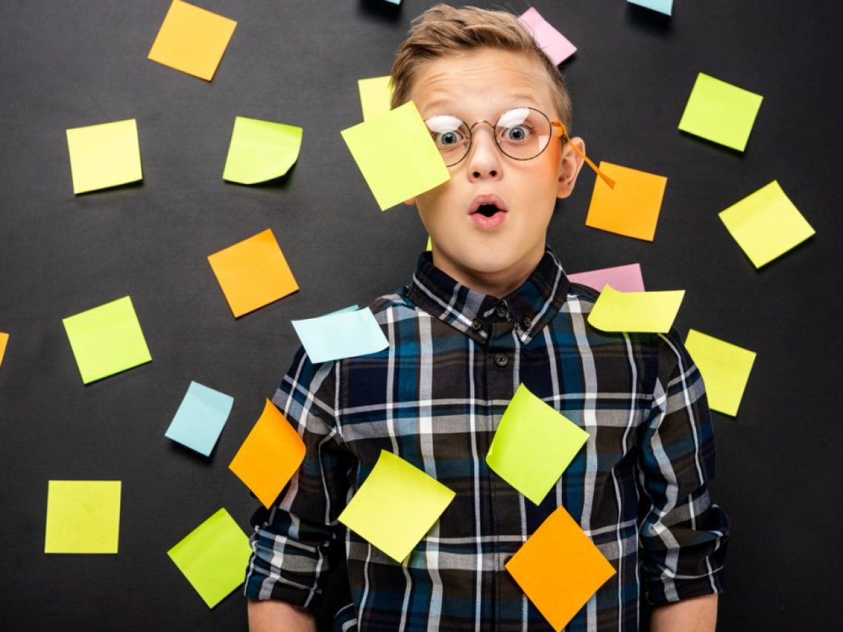 Διάσπαση προσοχής: Είναι φυσιολογικό να μην συγκεντρώνεται το παιδί μου; Ο πλήρης οδηγός για γονείς