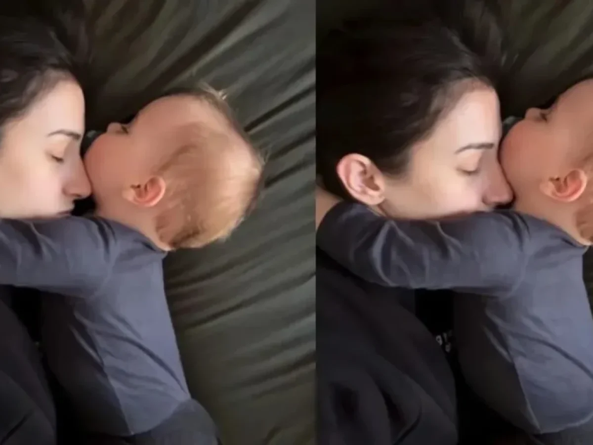 Ένα βίντεο που λιώνει καρδιές: Μωρό βοηθά τη μαμά να αγαπήσει ξανά τον εαυτό της