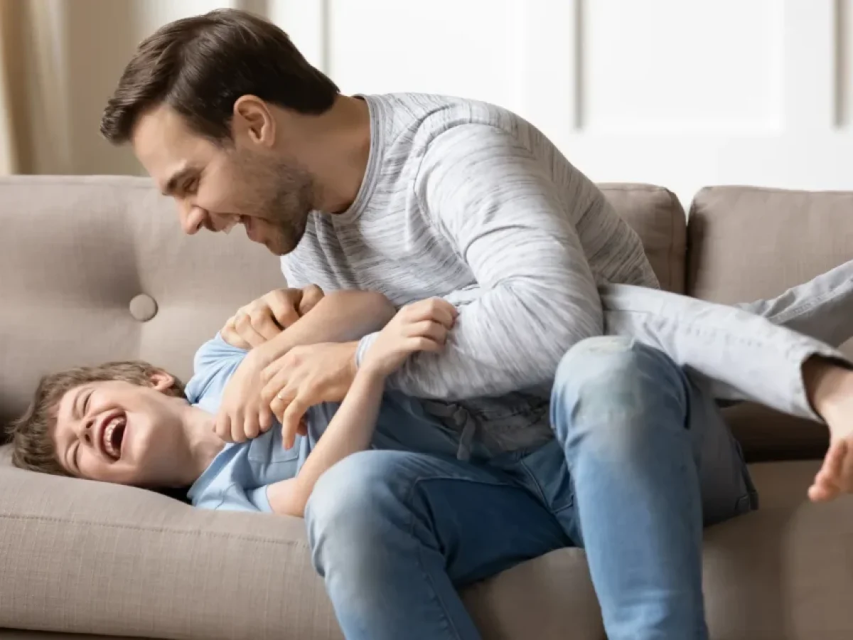 Γιατί το να είσαι ο fun γονιός μπορεί να αλλάξει τις ισορροπίες