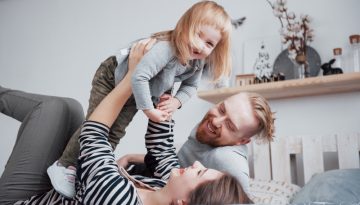 Γονείς: 10 πράγματα για να μεγαλώσετε χαρούμενα παιδιά