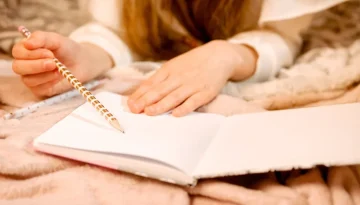 Μικρούλα σκέτη κωμωδία αφήνει σημείωμα πριν από τον ύπνο και αφήνει τη μαμά άφωνη!