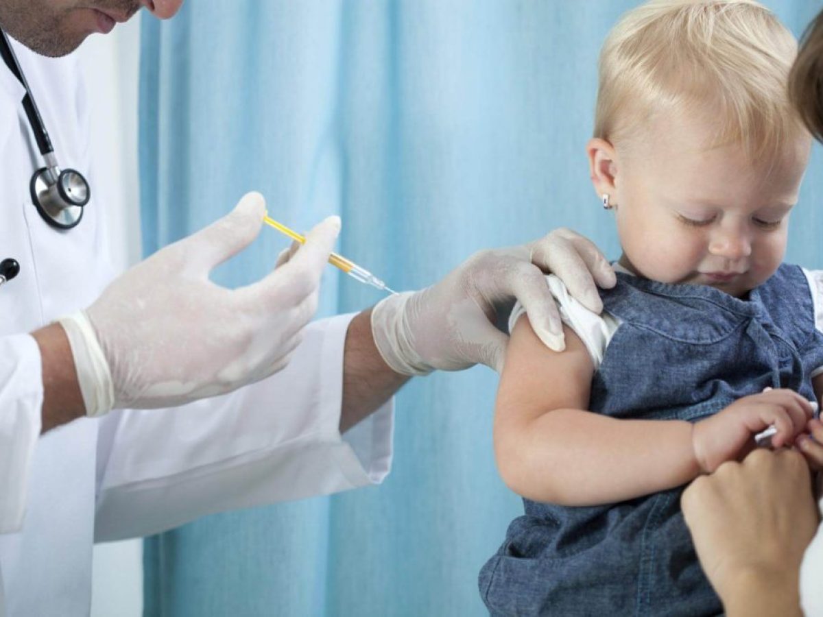 Ο Τραμπ «κόβει» 7 παιδικά εμβόλια