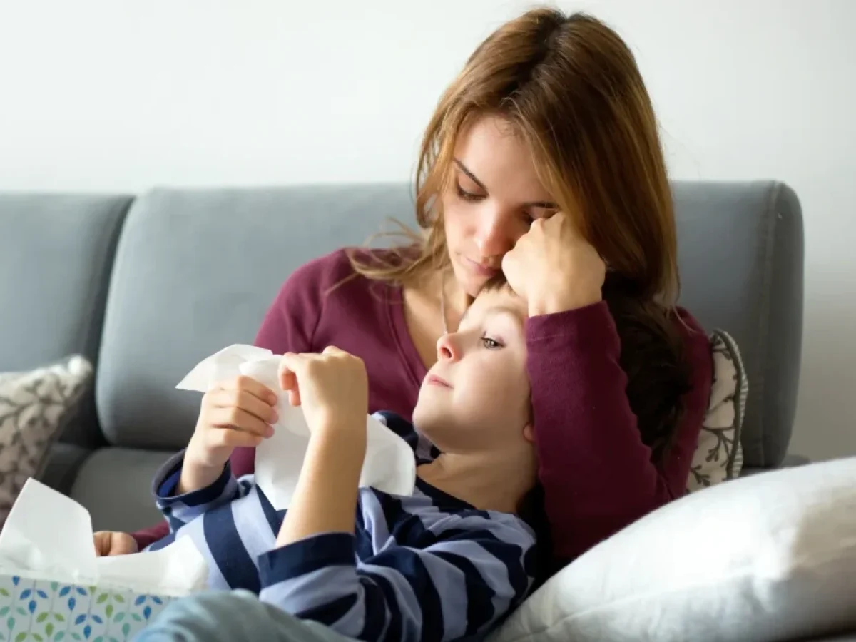 «Όσα έμαθα μία μέρα στο σπίτι με το άρρωστο παιδί μου»: Ένα φιλικό μήνυμα προς τους workaholic γονείς