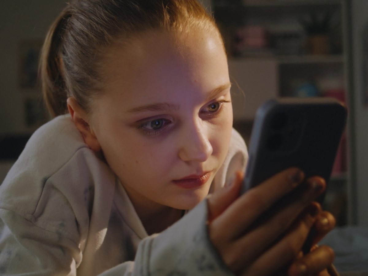 Πώς να βοηθήσετε το παιδί σας να σταματήσει το doomscrolling;