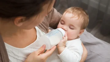 Πότε μπορεί το μωρό μου να μείνει ένα βράδυ χωρίς εμένα;