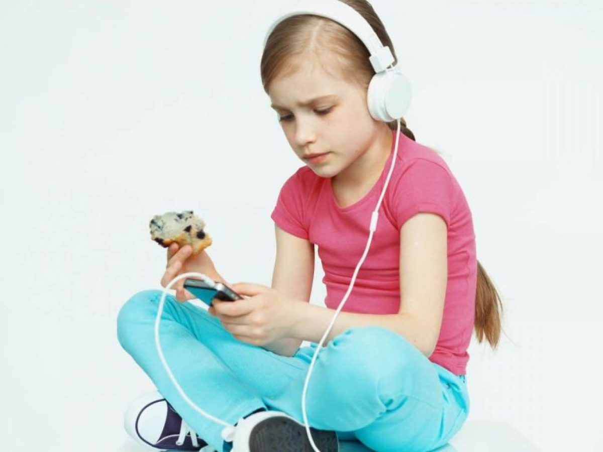 Συναγερμός για τα παιδιά 11-12 ετών: Η χρήση κινητού αυξάνει τον κίνδυνο ψυχικών διαταραχών