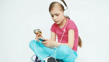 Συναγερμός για τα παιδιά 11-12 ετών: Η χρήση κινητού αυξάνει τον κίνδυνο ψυχικών διαταραχών