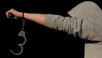 Συναγερμός για την παιδική εγκληματικότητα: Συνελήφθη 13χρονος που χτήπησε συνομήλικό του