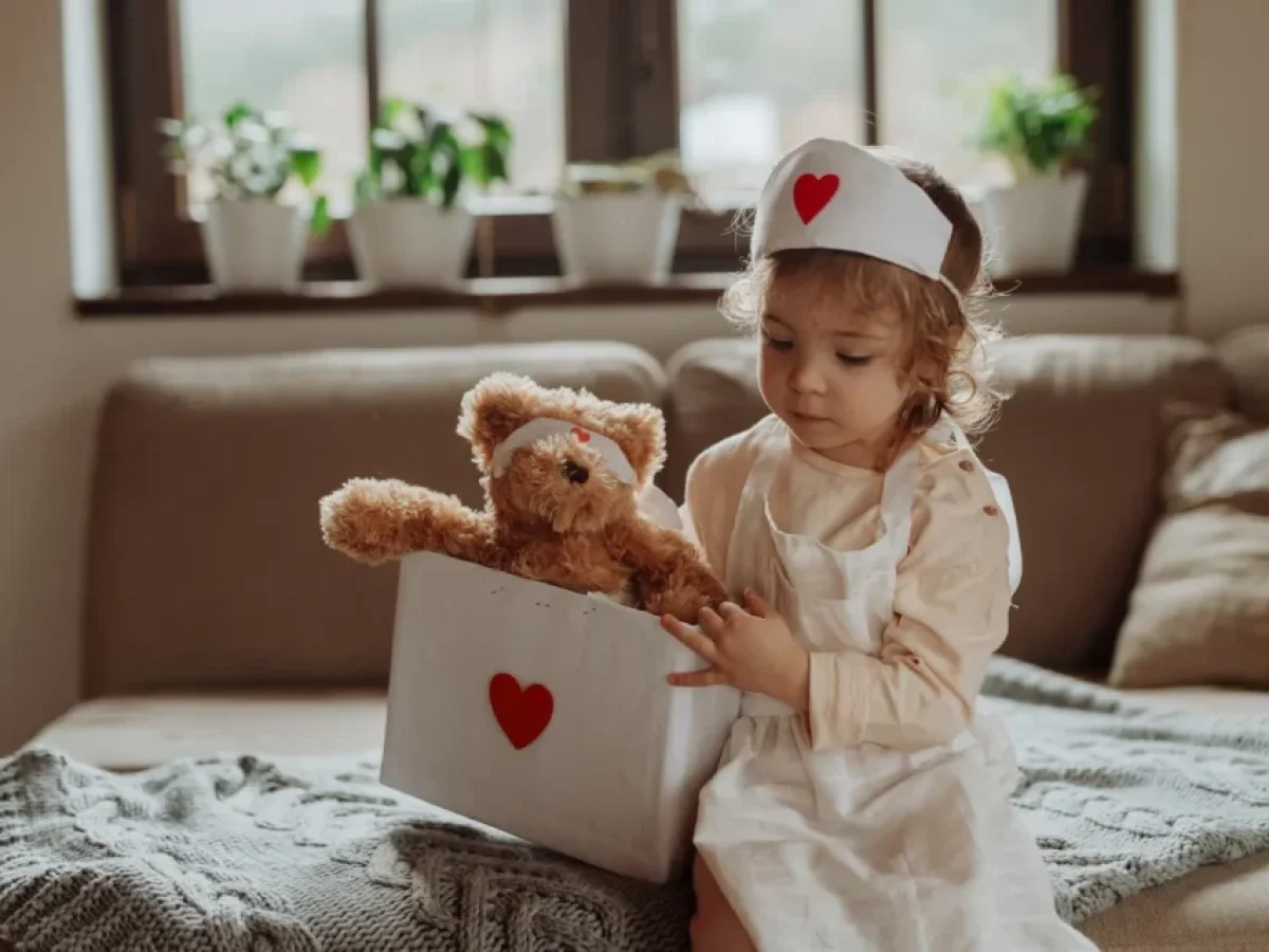 Τι είναι το «παιχνίδι προσποίησης» και γιατί είναι τόσο σημαντικό για την ανάπτυξη του παιδιού